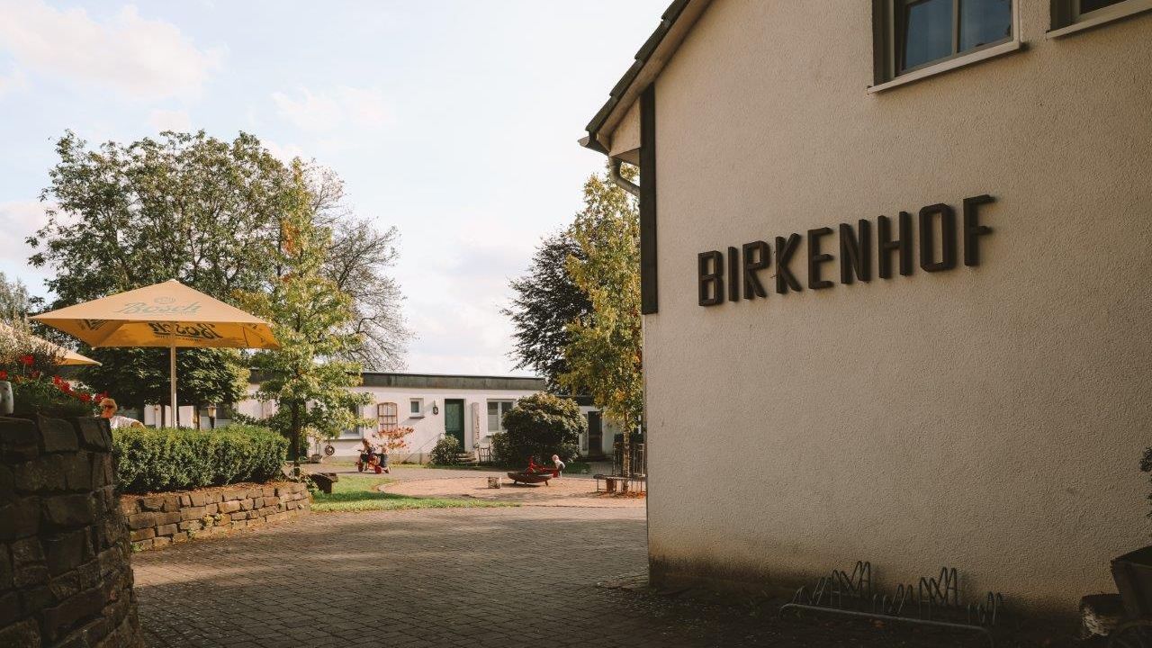 Birkenhof, Autofreier Innenhof mit Landcafé und Rösterei Birkenhof, Autofreier Innenhof mit Landcafé und Rösterei